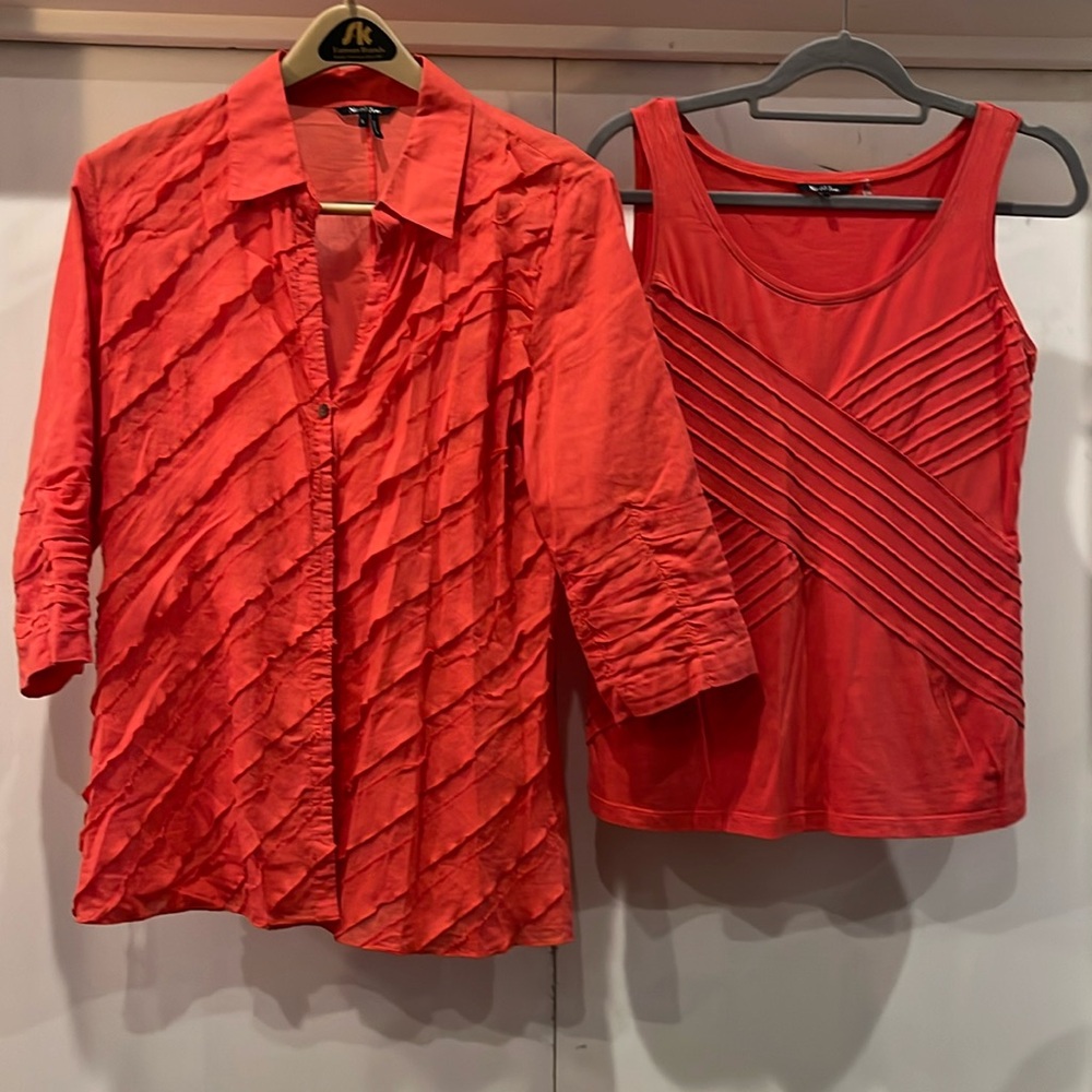 2pc Red-Orange shirt with Tank. Nic+Zoe.